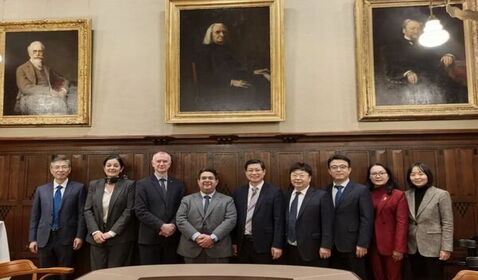 党委书记干武东率团出访匈 ...